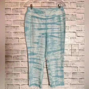 Chicos weekend tie dye capri leggings Size 1 soft stretchy material‎ blue white